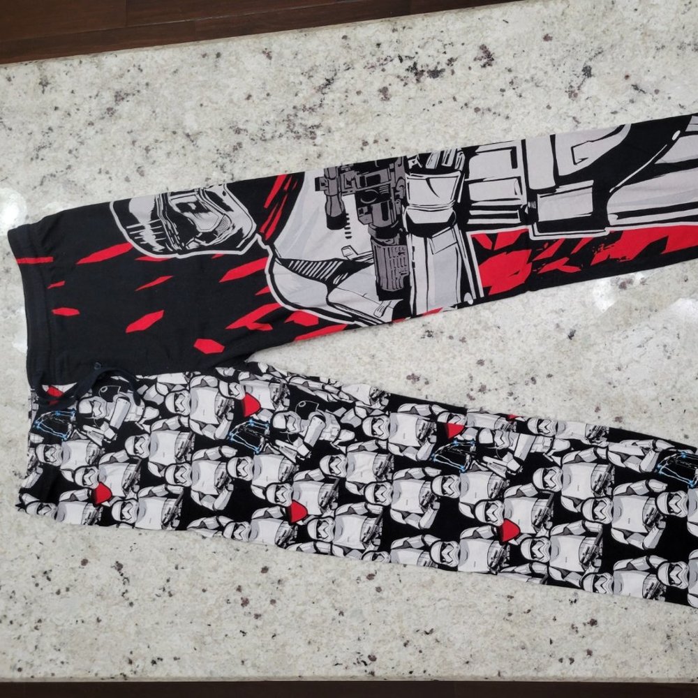 Star Wars pajama bottoms lounge pants - size M